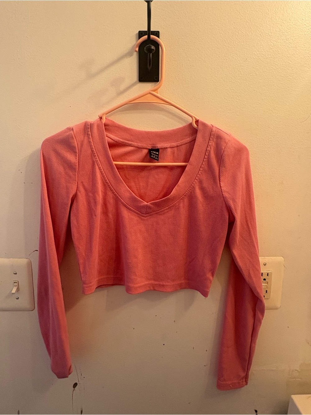 SHEIN Coral Pink Ribbed V-Neck Long Sleeve Cropped Top